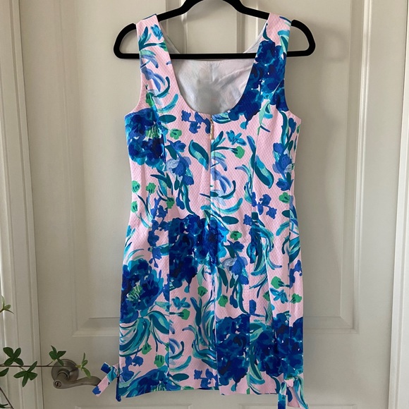 Lilly Pulitzer Dress Size 2 Light Pink With Blue Roses Side Ties - Picture 2 of 5
